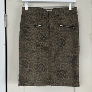 Current Elliott The Soho Zip Stiletto Pencil Skirt, Army Dirty Paws. ECU. Sz 27.